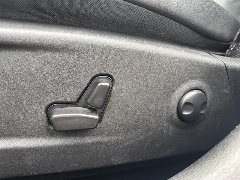 chrysler 300 2023 - 9