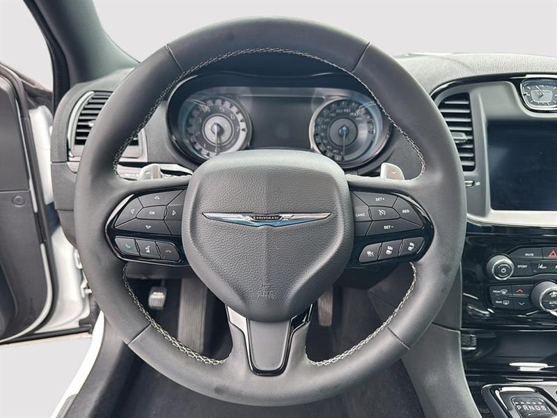 chrysler 300 2023 - 13