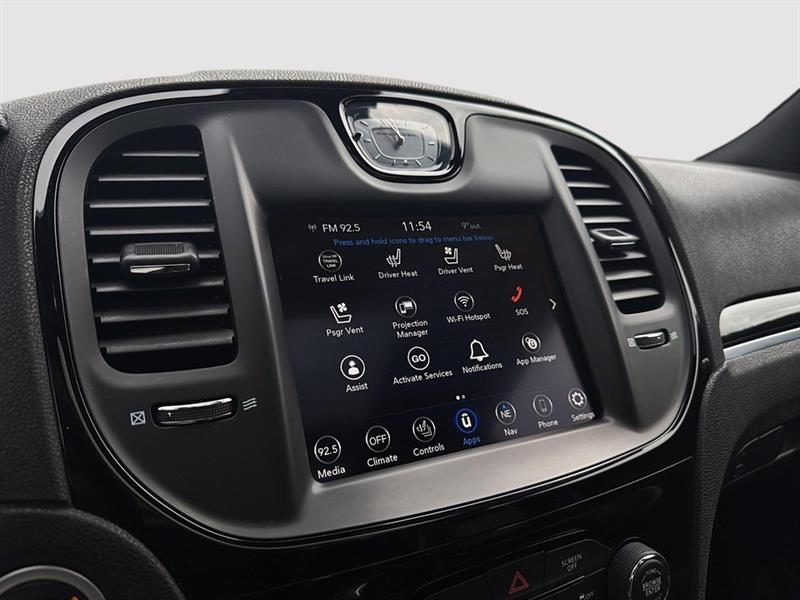 chrysler 300 2023 - 15