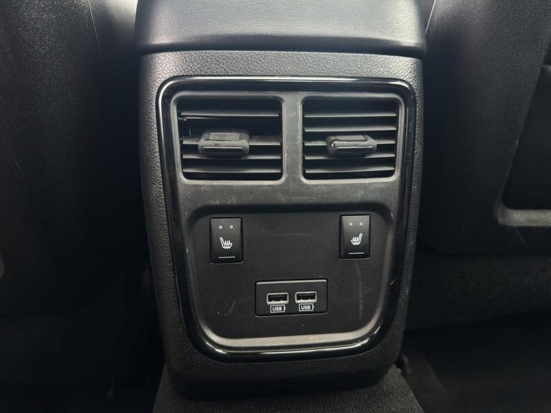 chrysler 300 2023 - 19