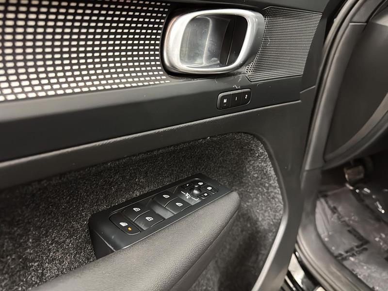 volvo XC40 PLUS 2023 - 17