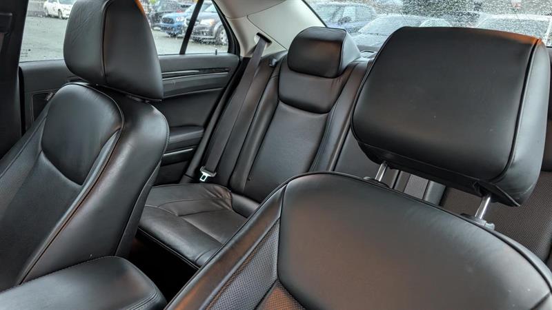 chrysler 300 2023 - 11