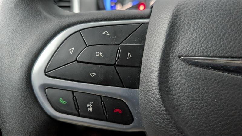 chrysler 300 2023 - 15