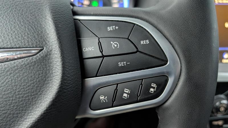 chrysler 300 2023 - 16