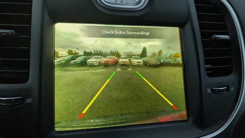 chrysler 300 2023 - 19