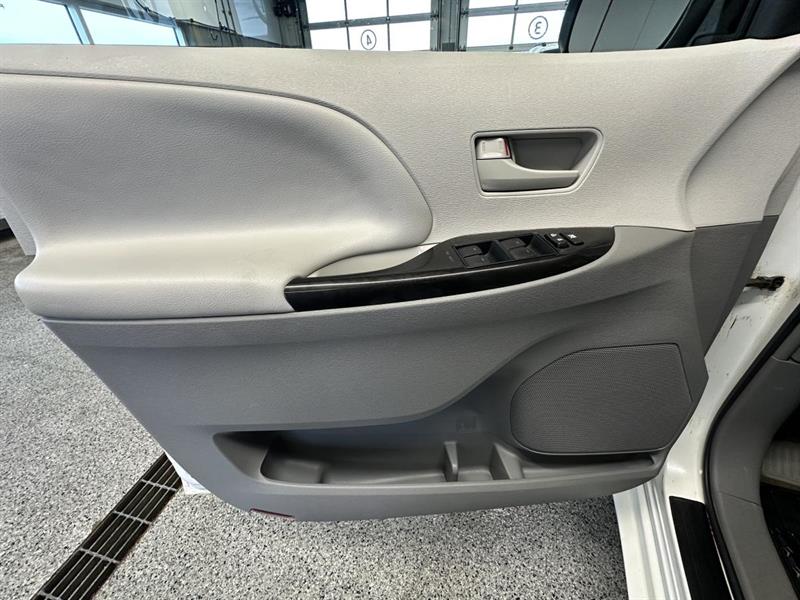 toyota Sienna 2014 - 11