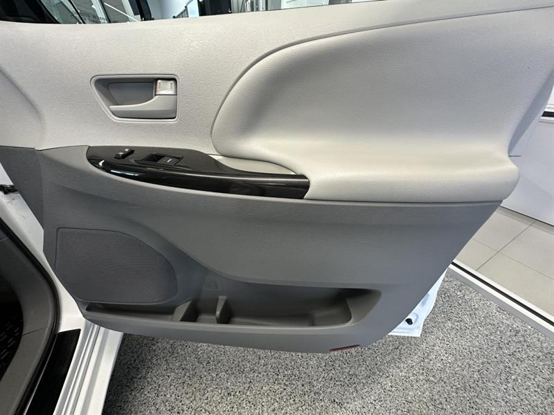 toyota Sienna 2014 - 13