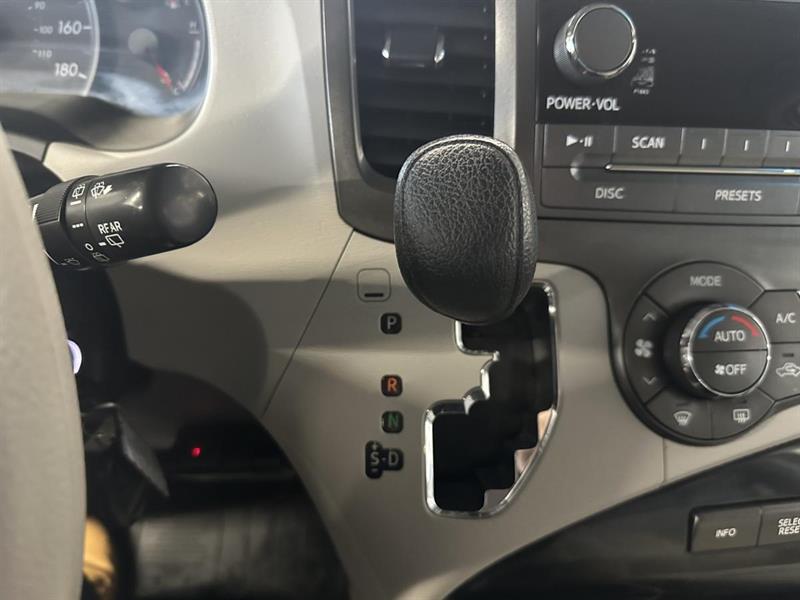 toyota Sienna 2014 - 24