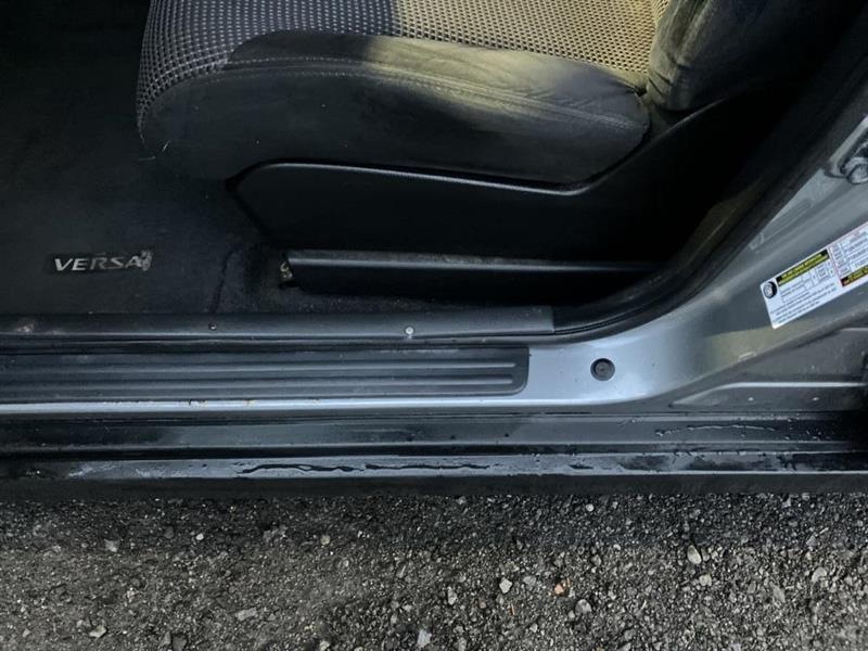 nissan Versa 2011 - 18