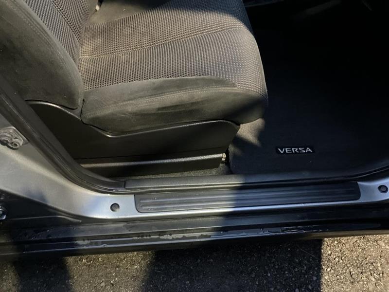 nissan Versa 2011 - 19