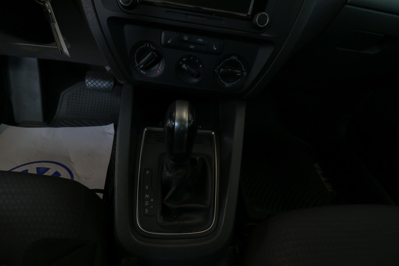 volkswagen Jetta Sedan 2015 - 13