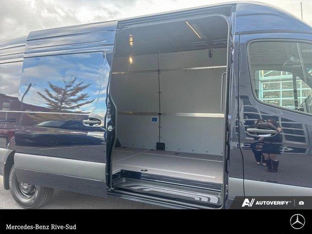 mercedes-benz eSprinter Cargo Van 2025 - 24