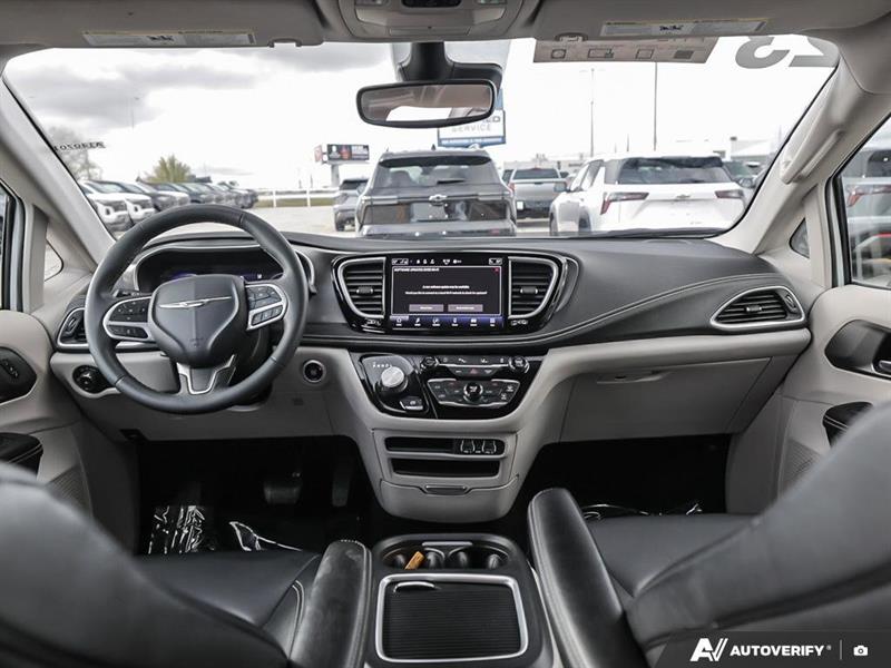 chrysler Pacifica 2023 - 27