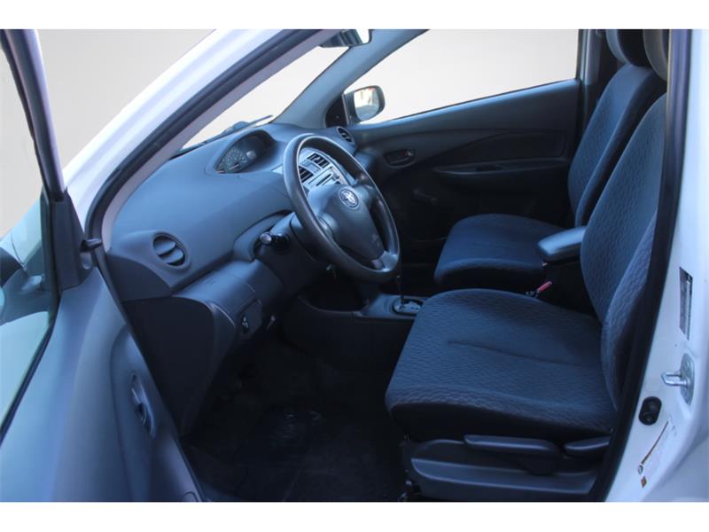 toyota Yaris 2011 - 8