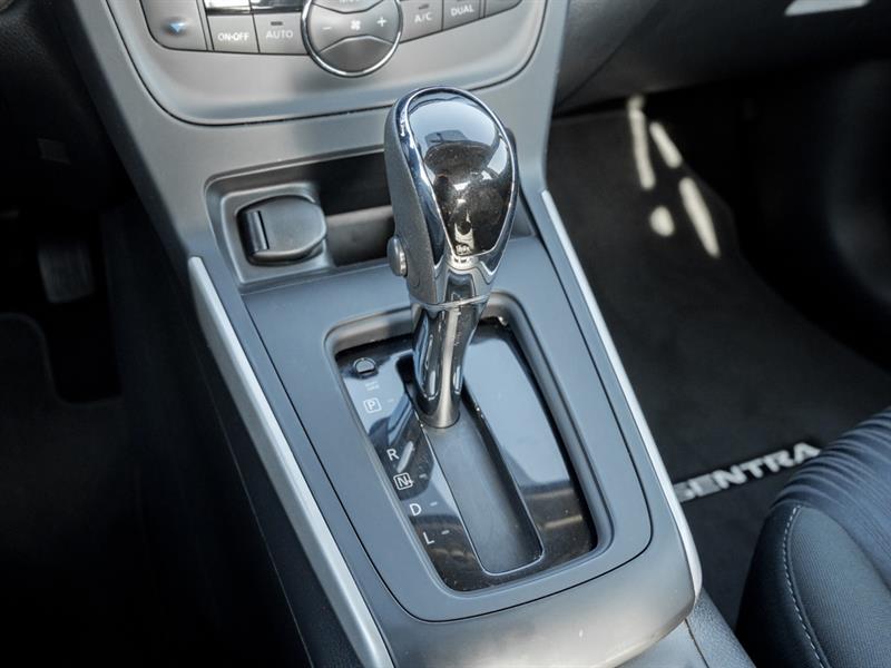 nissan Sentra 2019 - 16