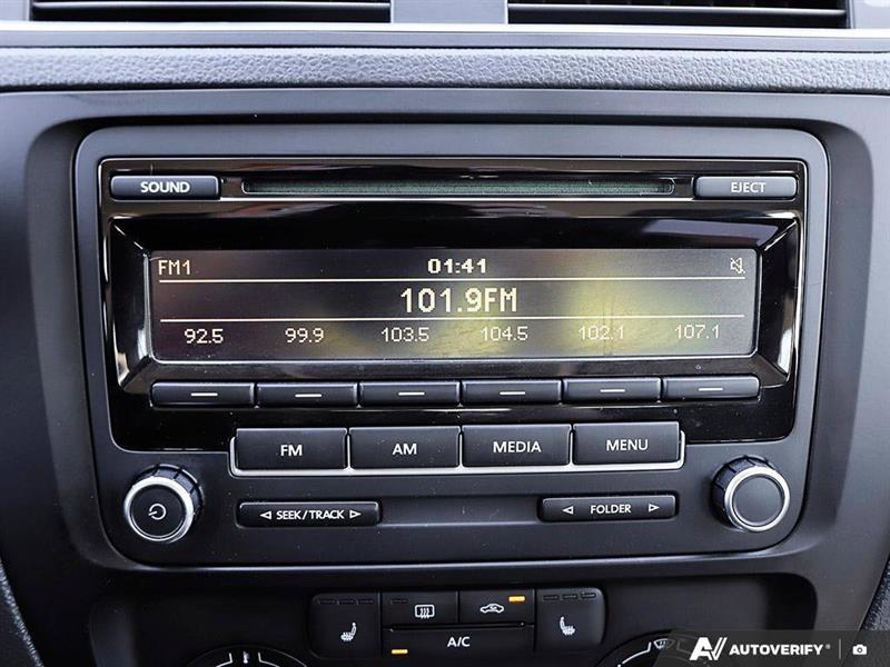 volkswagen Jetta Sedan 2013 - 21