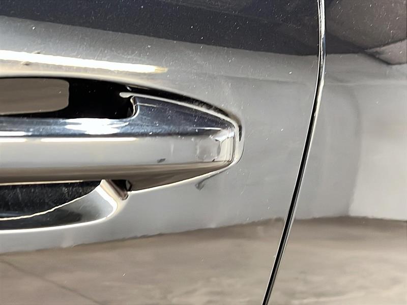 volvo XC40 2024 - 25