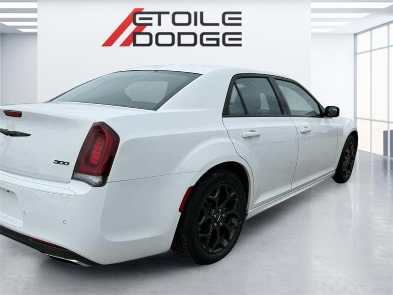 chrysler 300 2023 - 5