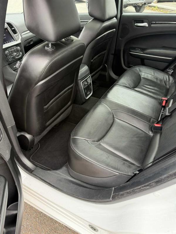 chrysler 300 2023 - 12