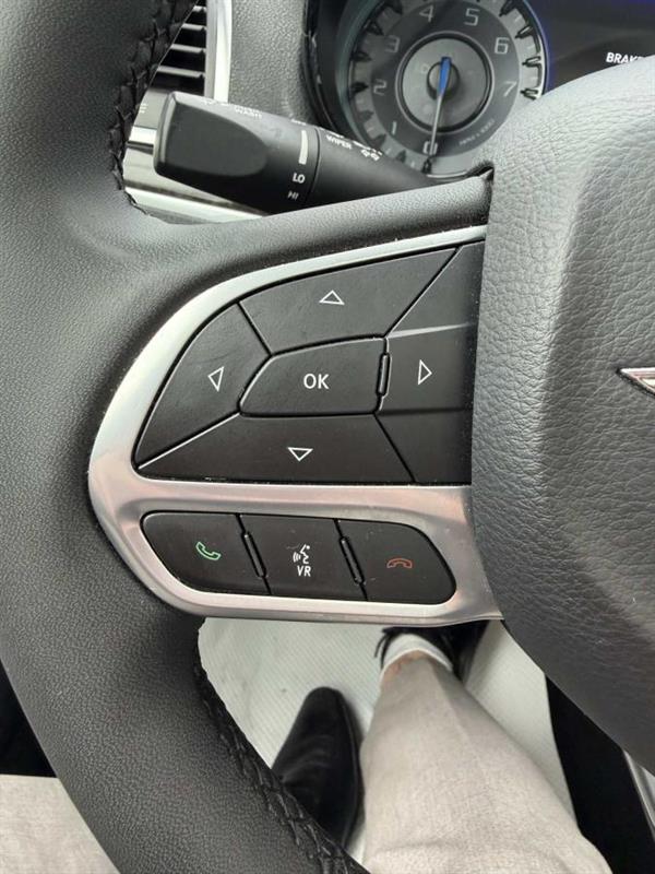 chrysler 300 2023 - 15