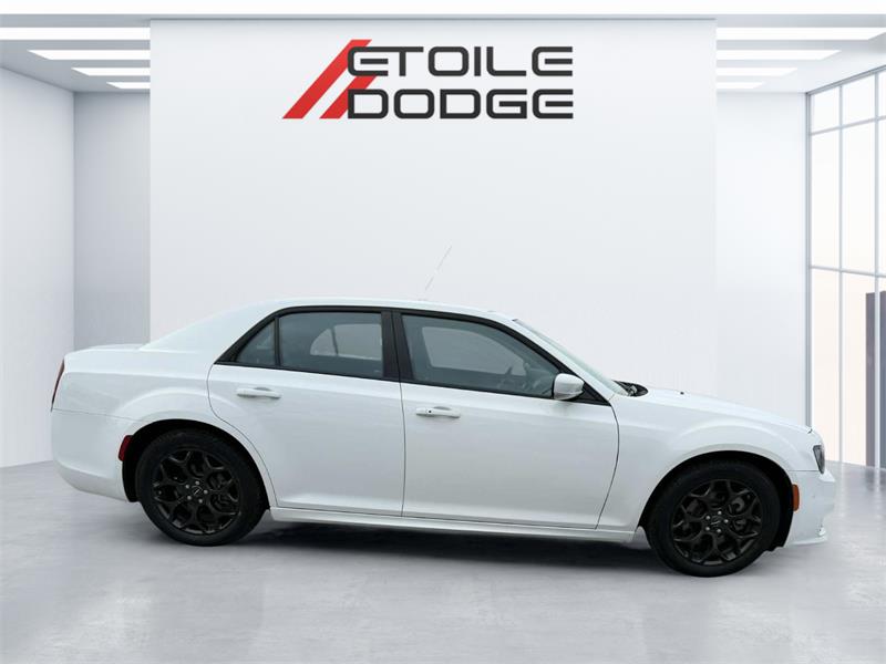 chrysler 300 2023 - 17