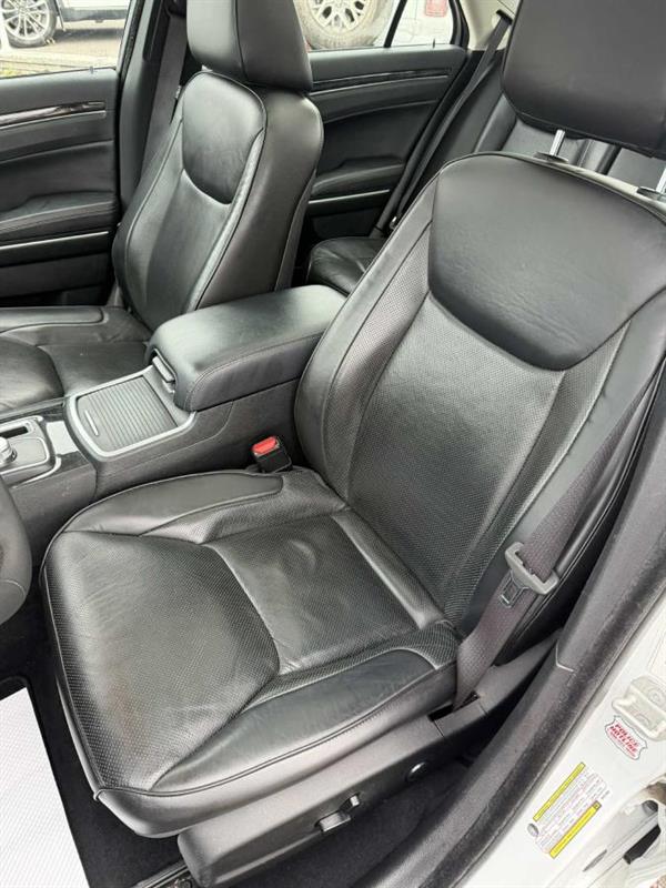 chrysler 300 2023 - 21