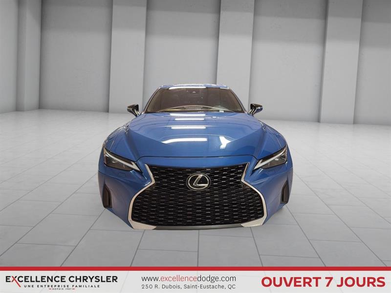 lexus IS 300 2022 - 3