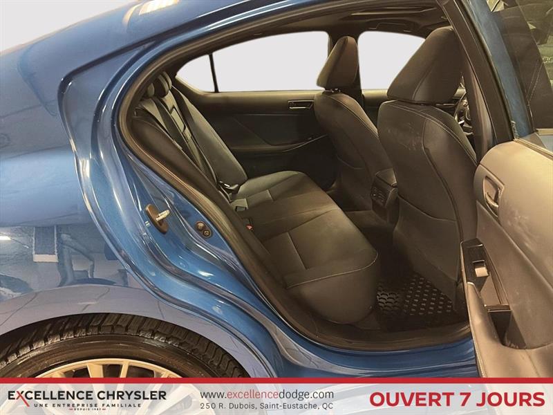 lexus IS 300 2022 - 8