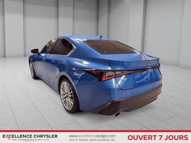 lexus IS 300 2022 - 11