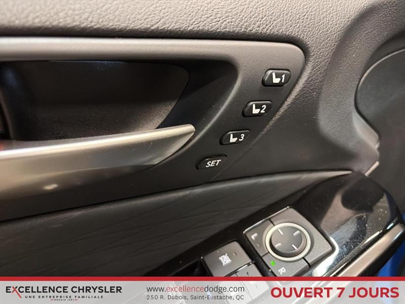 lexus IS 300 2022 - 14