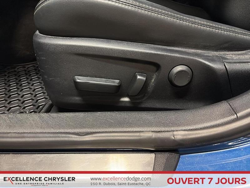 lexus IS 300 2022 - 16