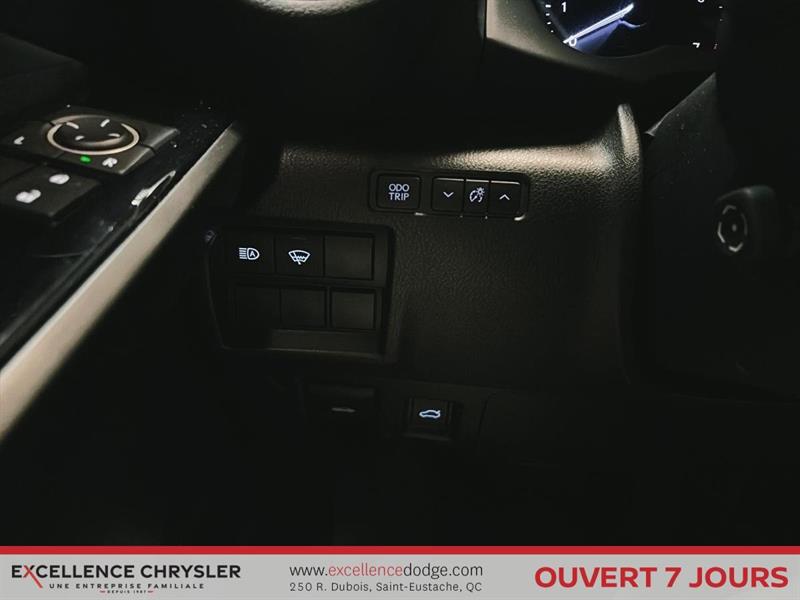 lexus IS 300 2022 - 17