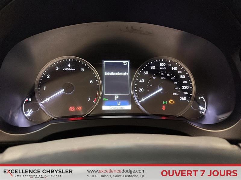 lexus IS 300 2022 - 18