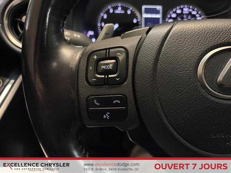 lexus IS 300 2022 - 19