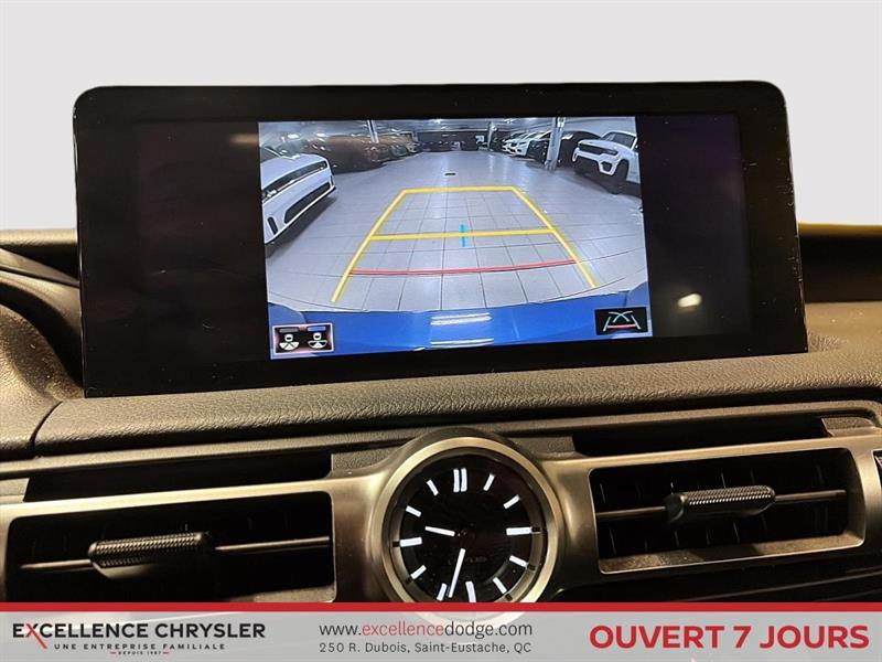 lexus IS 300 2022 - 22