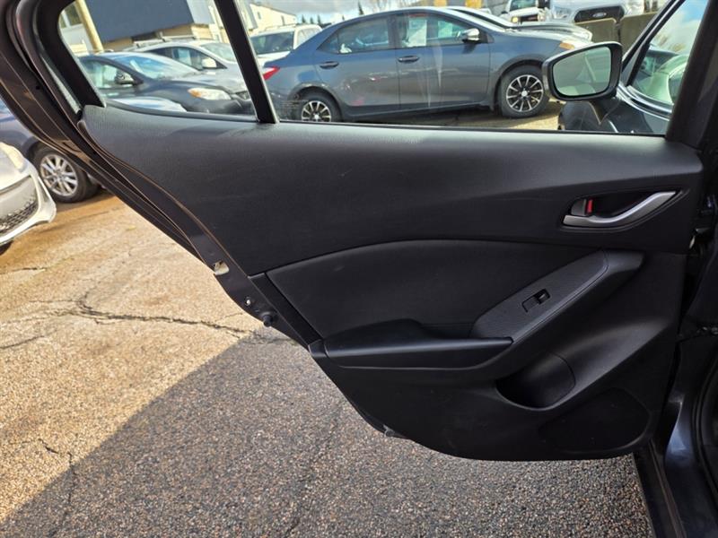 mazda Mazda3 2015 - 25