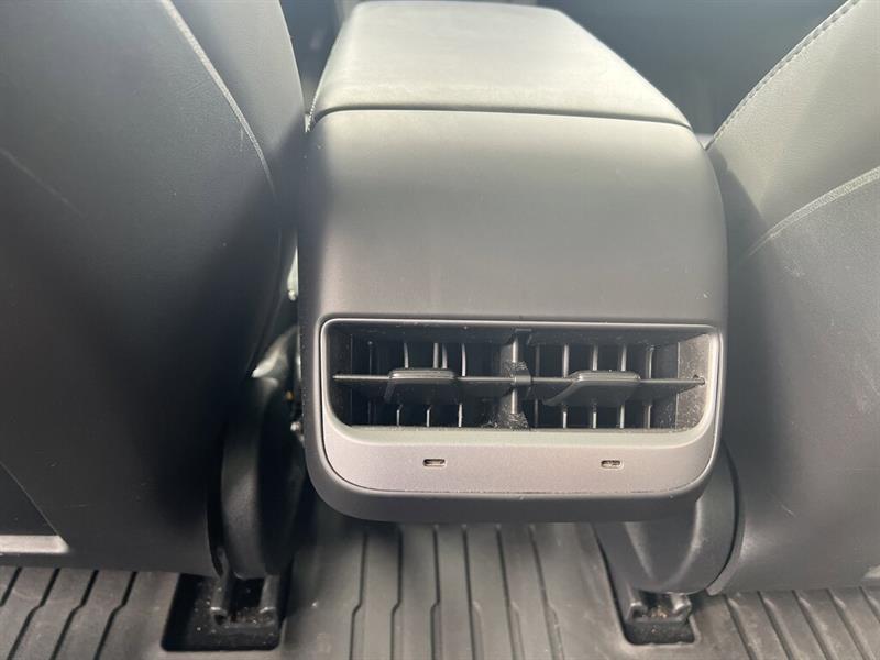 tesla Model 3 2023 - 12