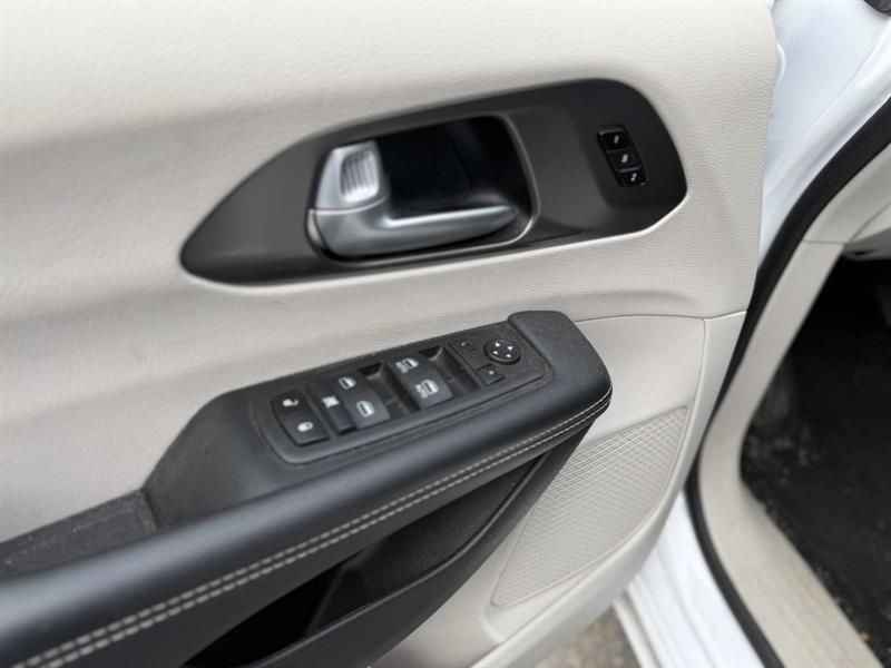 chrysler Pacifica 2024 - 12