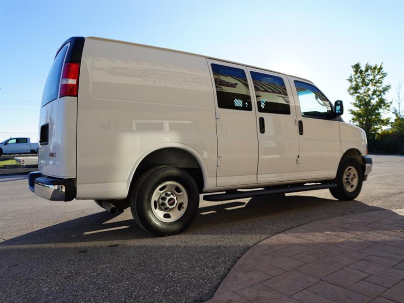 gmc Savana Cargo Van 2023 - 17