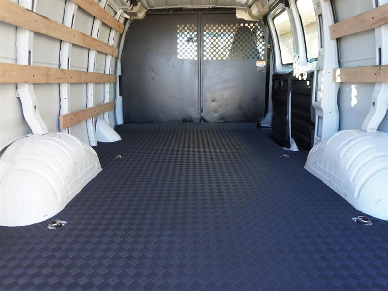 gmc Savana Cargo Van 2023 - 25