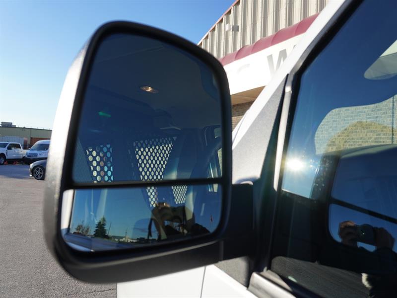 gmc Savana Cargo Van 2023 - 28