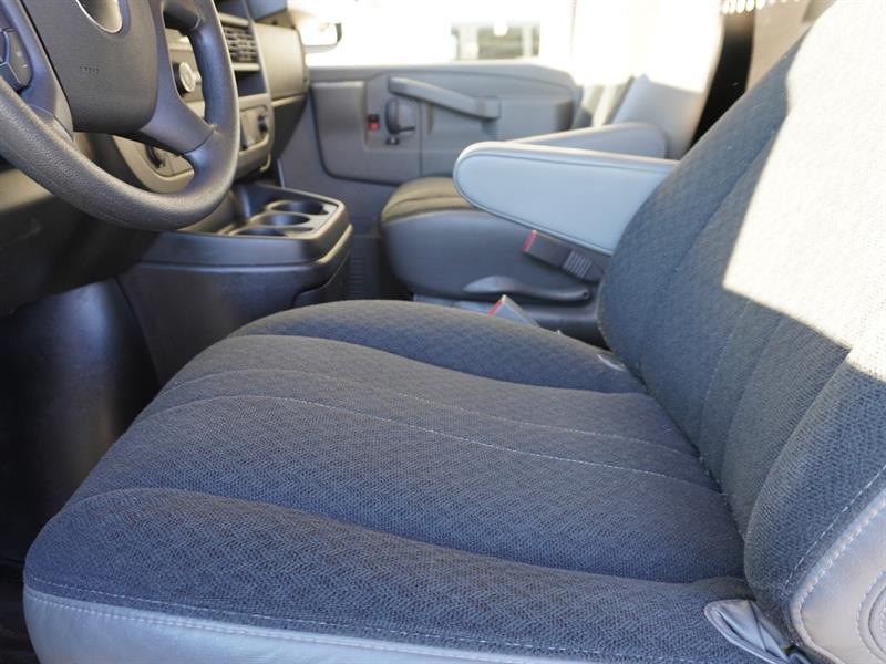 gmc Savana Cargo Van 2023 - 32