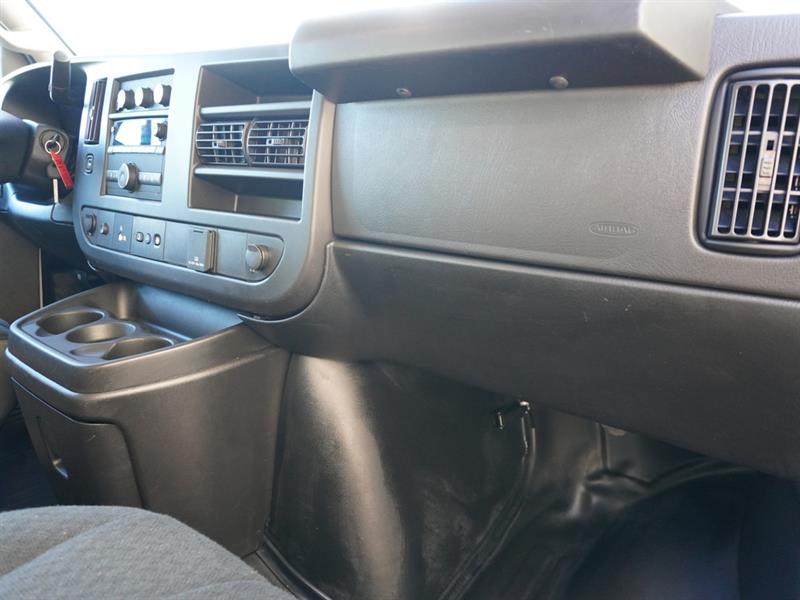 gmc Savana Cargo Van 2023 - 37