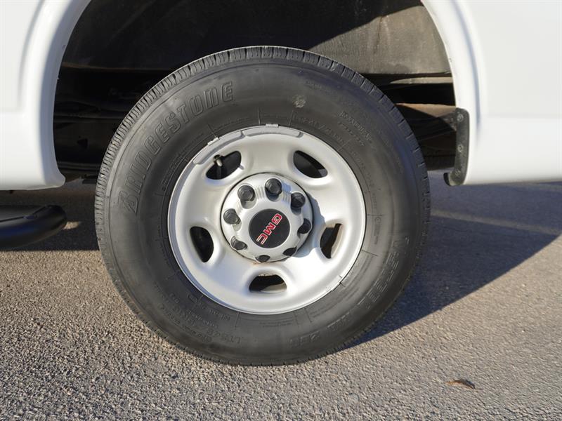 gmc Savana Cargo Van 2023 - 42