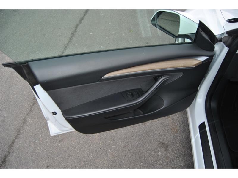 tesla Model 3 2022 - 12