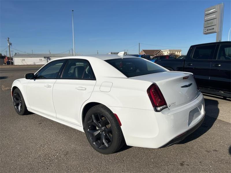 chrysler 300 2022 - 3