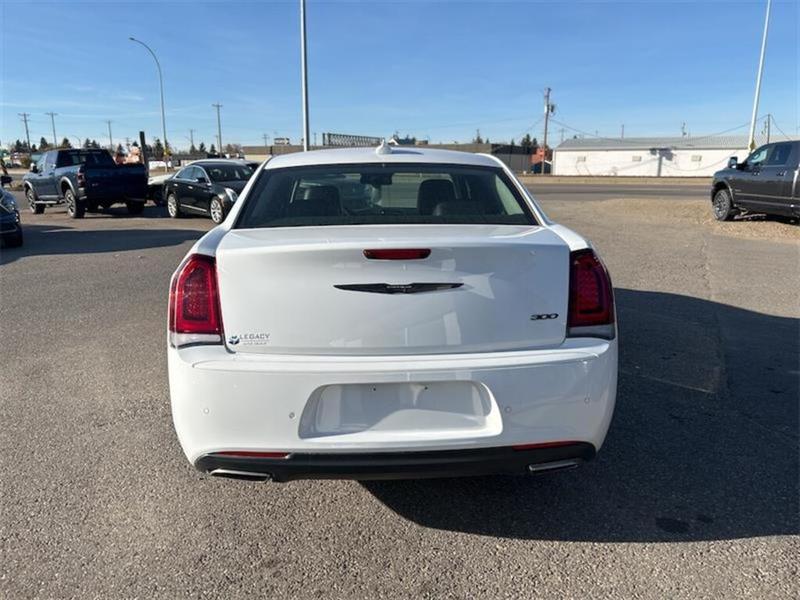 chrysler 300 2022 - 4