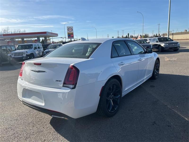 chrysler 300 2022 - 5