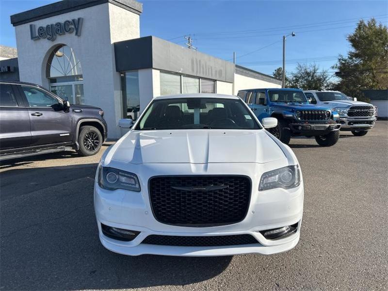 chrysler 300 2022 - 8