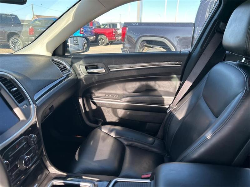 chrysler 300 2022 - 13